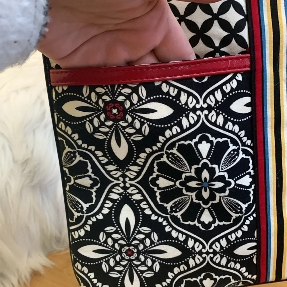 Vera Bradley | Barcelona Patent Leather Detailing Red Black White Crossbody Bag - Picture 16 of 17